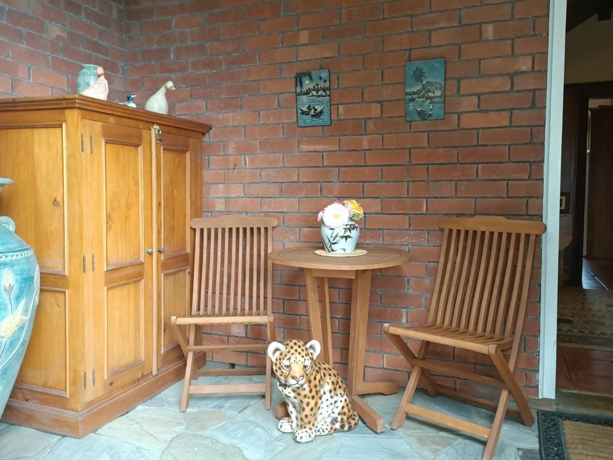 Отель 100 Year Old English Character House Тимару Экстерьер фото
